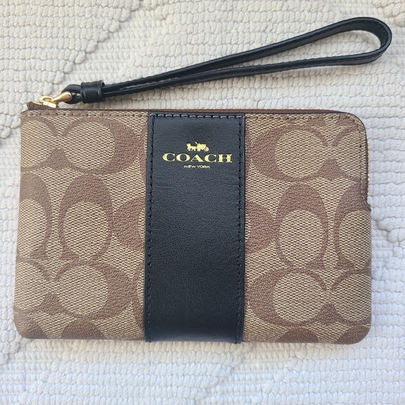 NWT Coach Corner Zip Wristlet - Picture 1 of 3